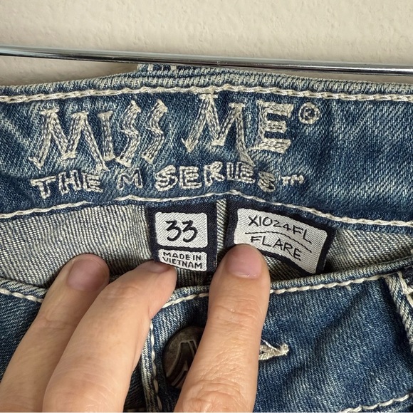 Miss Me “ The M Series” Flare Jean Size 33 - Picture 3 of 6